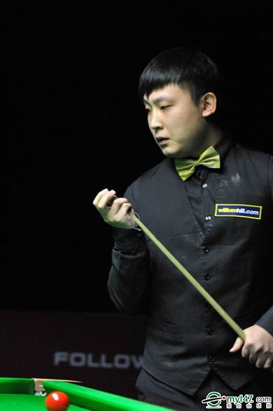 阿利亚迭雷父子分别身穿皇马与阿森纳球衣，晒出对弈图片